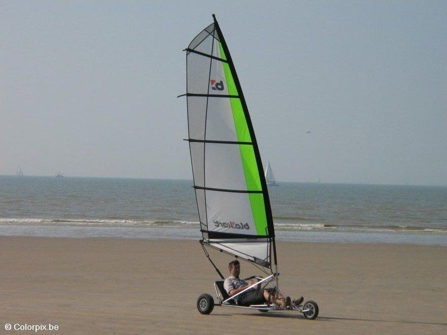 windsurf en la playa Foto windsurf en la playa